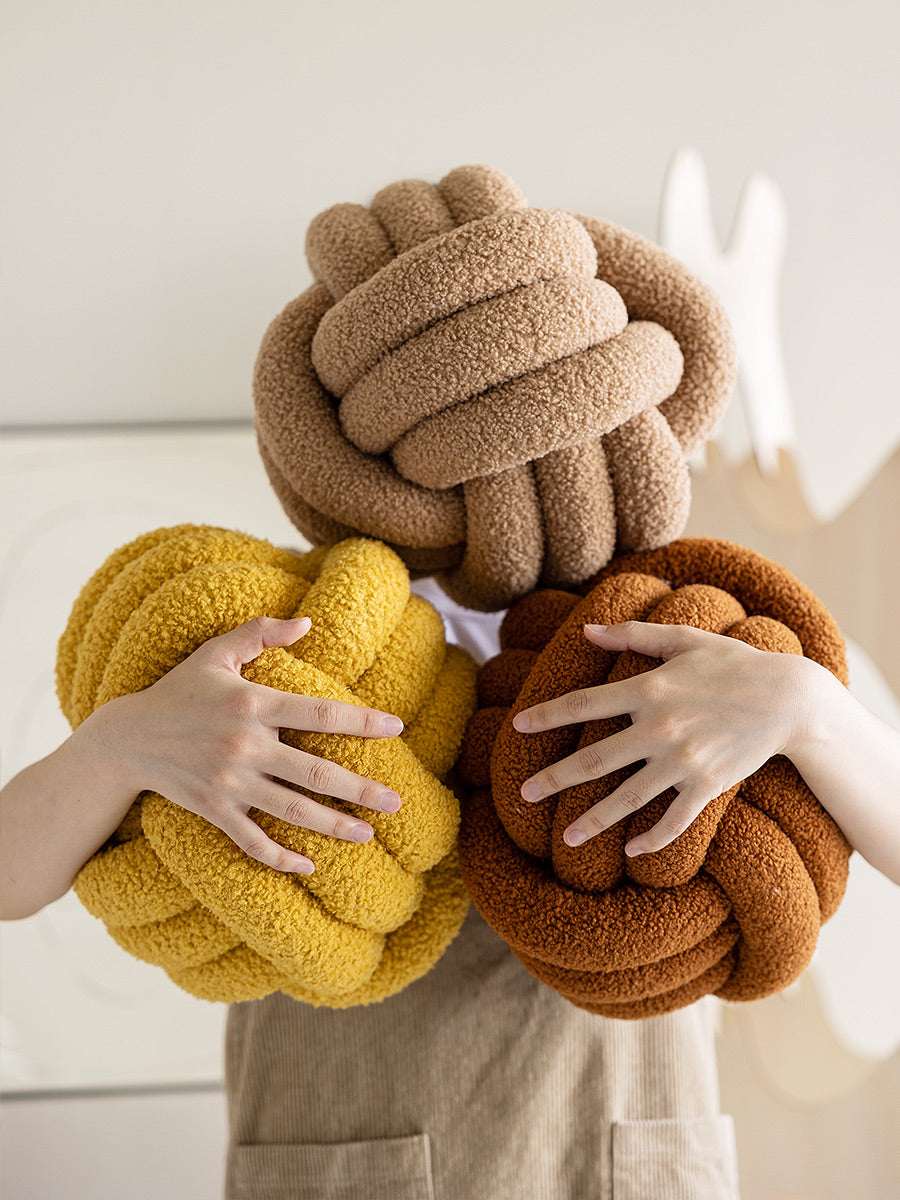 Soft Knot Cushion